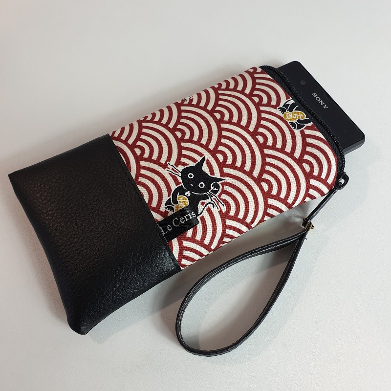 Smartphone case with zipper (show all)