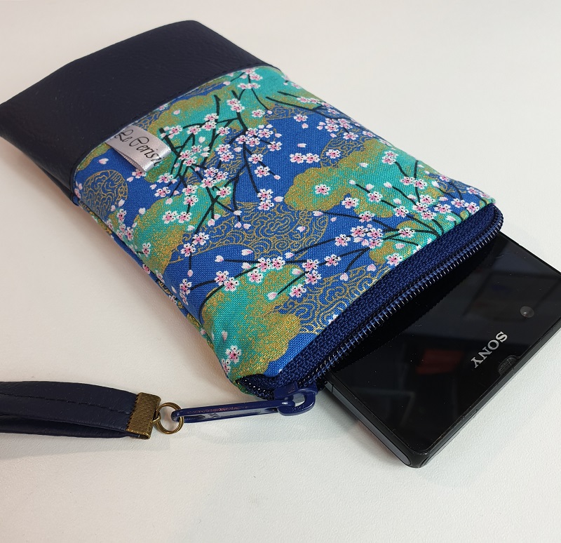 Etui smartphone sur mesure - fermeture zipe - Akina bleu turquoise - simili cuir bleu marine