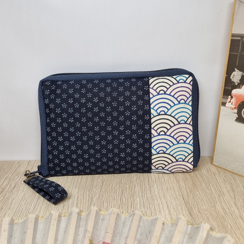 5.5\" zippered Cards and coins wallet - Bi-color white -  navy blue - navy blue zipper
