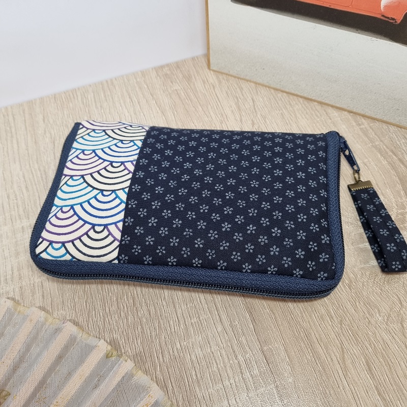 5.5" zippered Cards and coins wallet - Bi-color white -  navy blue - navy blue zipper