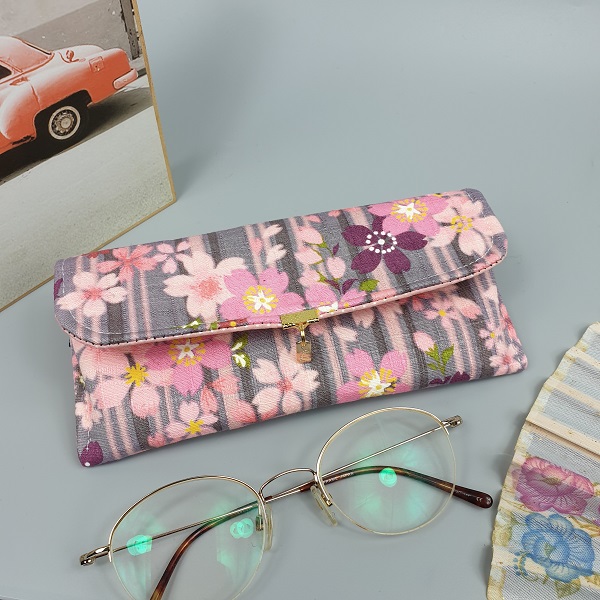 Glasses case custom made - Aimi pink
