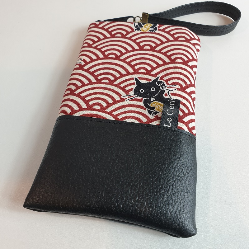 Smartphone sleeve - zipper closure - Maneki cat white red - black faux leather