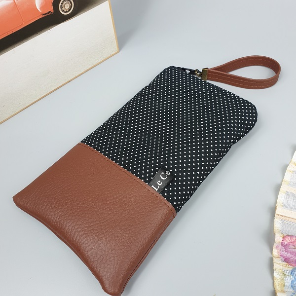 Smartphone sleeve - zipper closure - black and white polka dots - brown faux leather