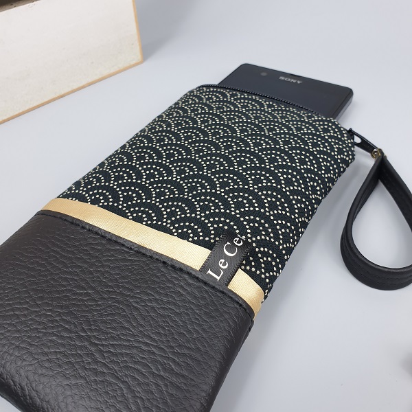 Smartphone sleeve - zipper closure - Nami Black white gold - black faux leather