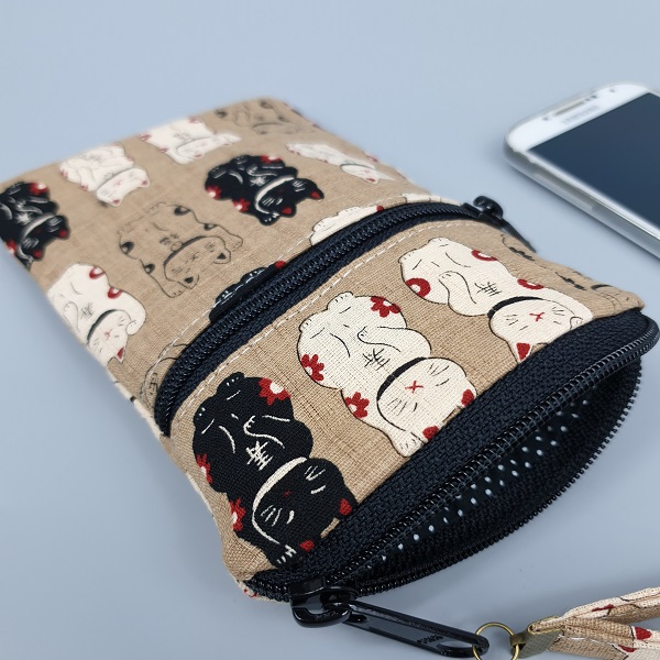 Smartphone sleeve - 2 zippers closure - Maneki brown - white and black cats