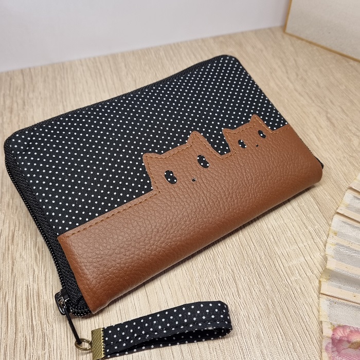 5.5\" zippered Cards and coins wallet - Kitties black - polka dots  - brown faux leather - black zipper