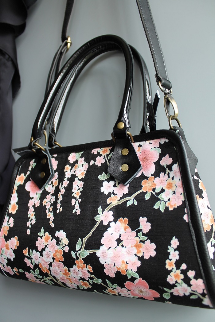 Cross body - hand bag - zipper closure - Ayami black pink - black faux leather
