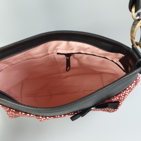 cross body bag - zipper closure - Sakura red white - black faux leather - ajustable strap 120 cm