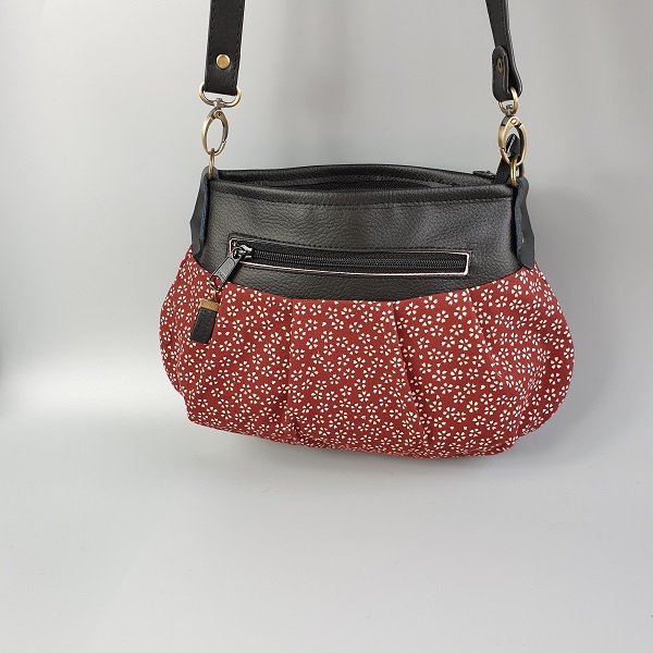 cross body bag - zipper closure - Sakura red white - black faux leather - ajustable strap 120 cm
